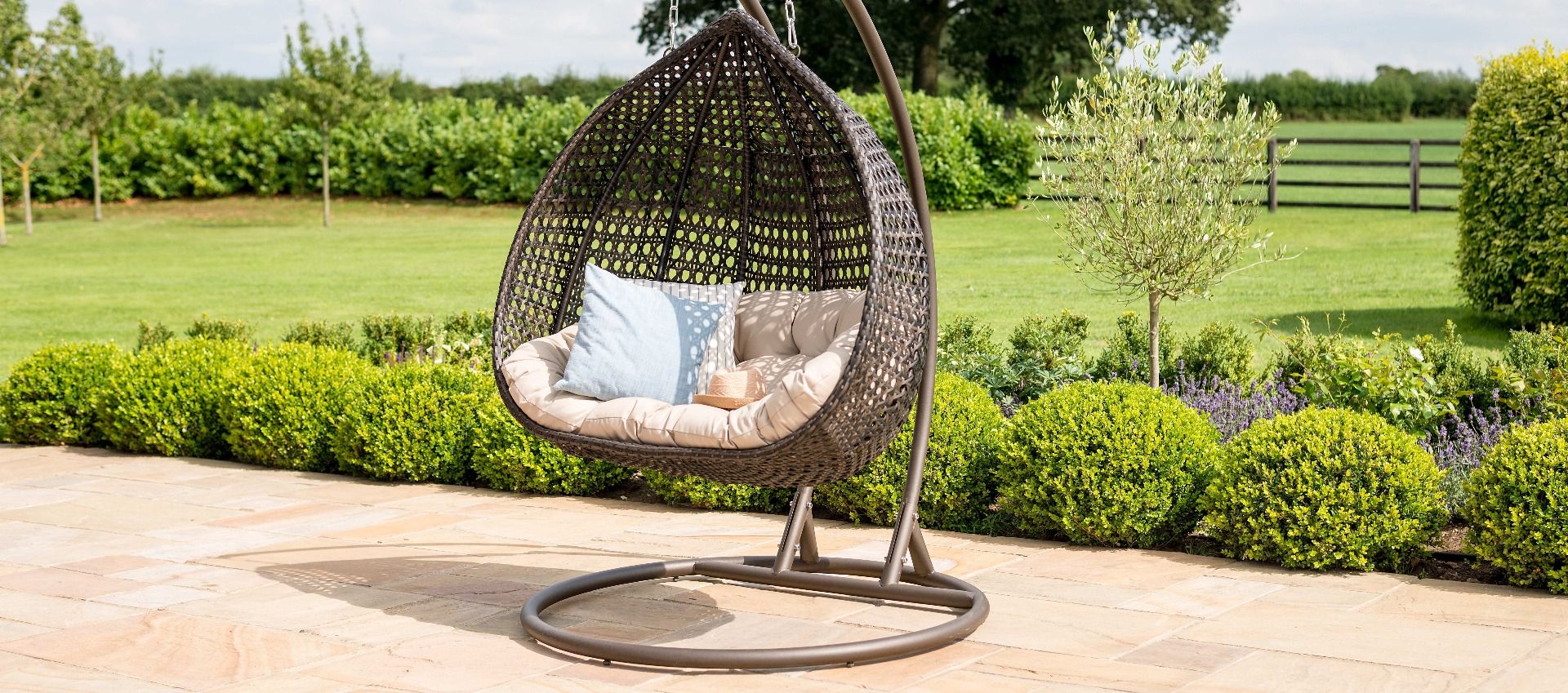 Outdoor hanging 2024 rattan chair