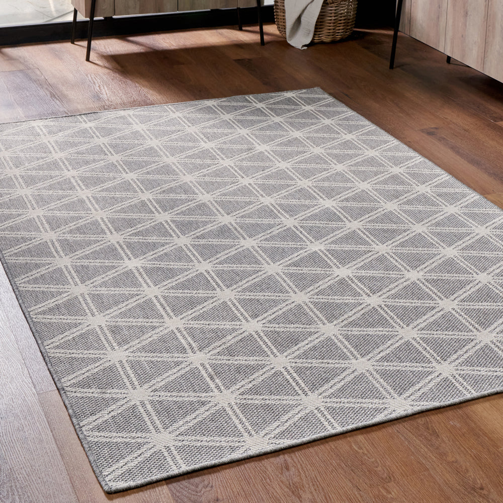 Olivia's Indoor Outdoor Silver, Grey and White Geometric Design Rug