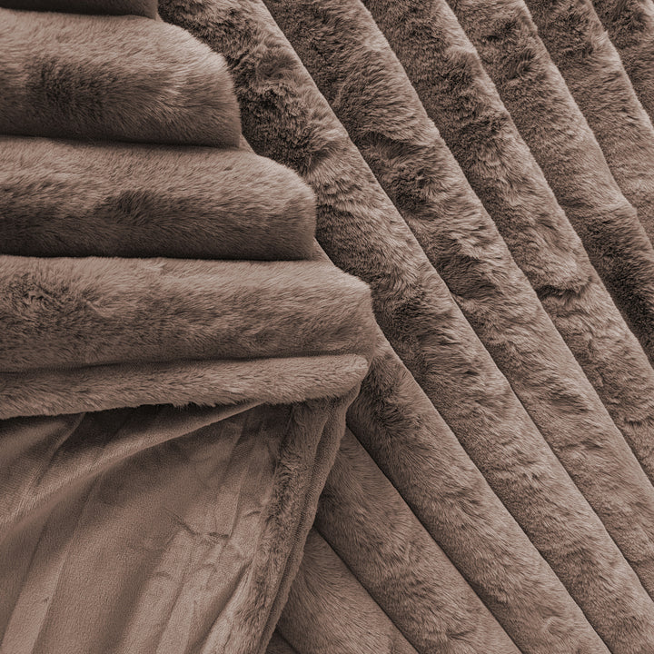 Chic Furenzo Throw - Taupe
