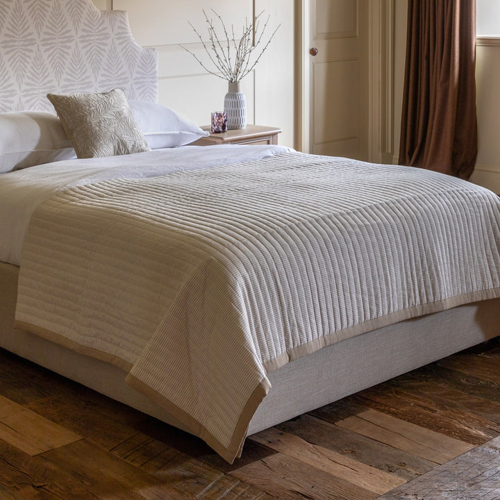 Serene Quilted Bedspread - Oatmeal
