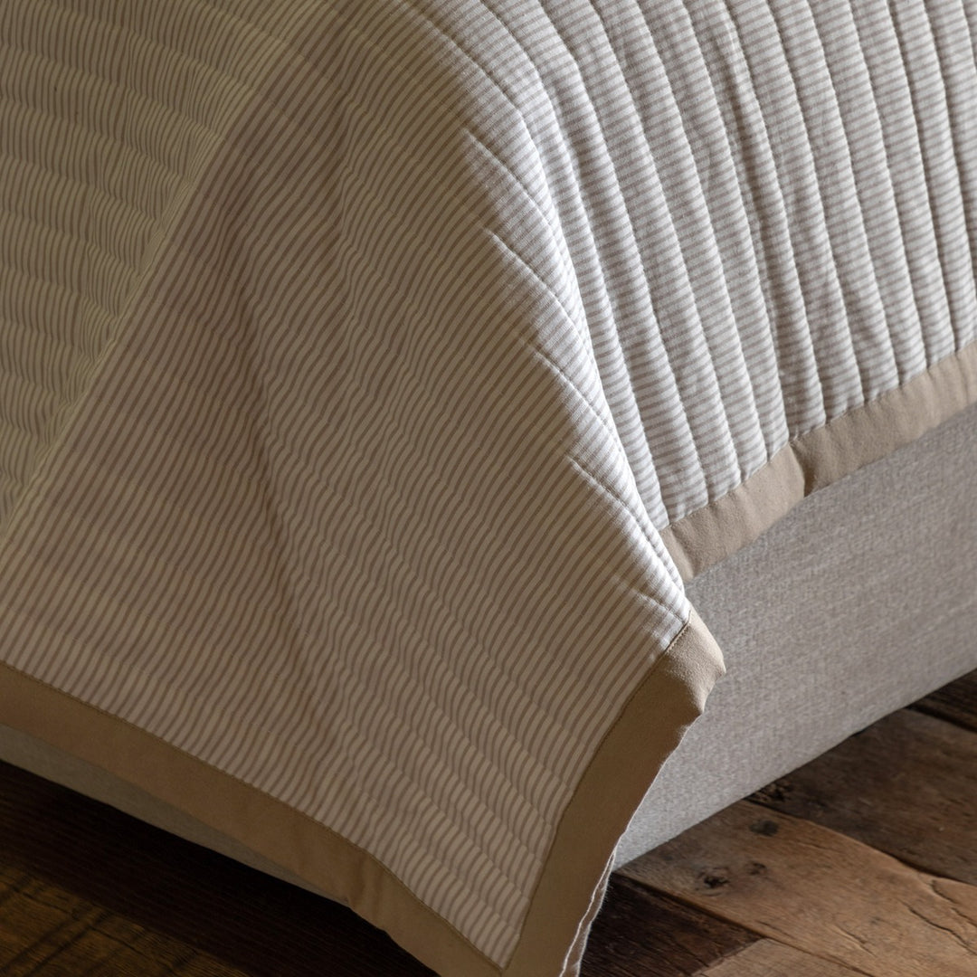 Serene Quilted Bedspread - Oatmeal
