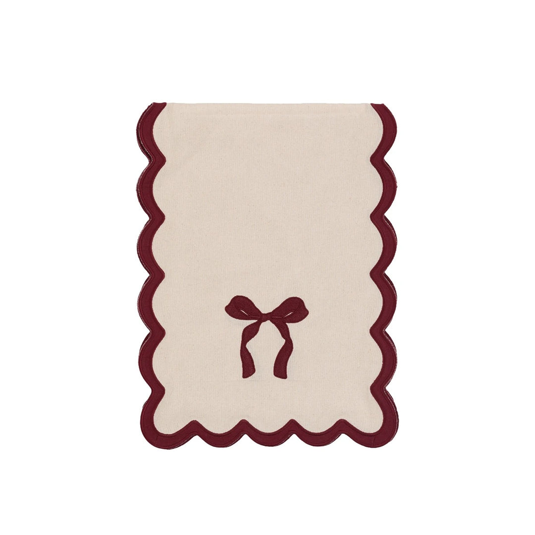 Heritage Scallop Bow Table Runner