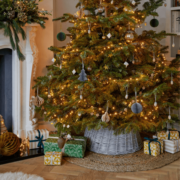 Round Wicker Tree Skirt - White Ivyline 1