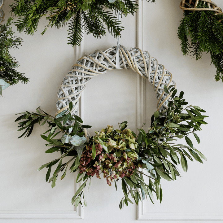 Rattan Wreath - White Ivyline 1