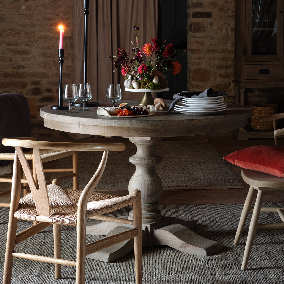 Garden Trading Topsham Round Dining Table in Natural