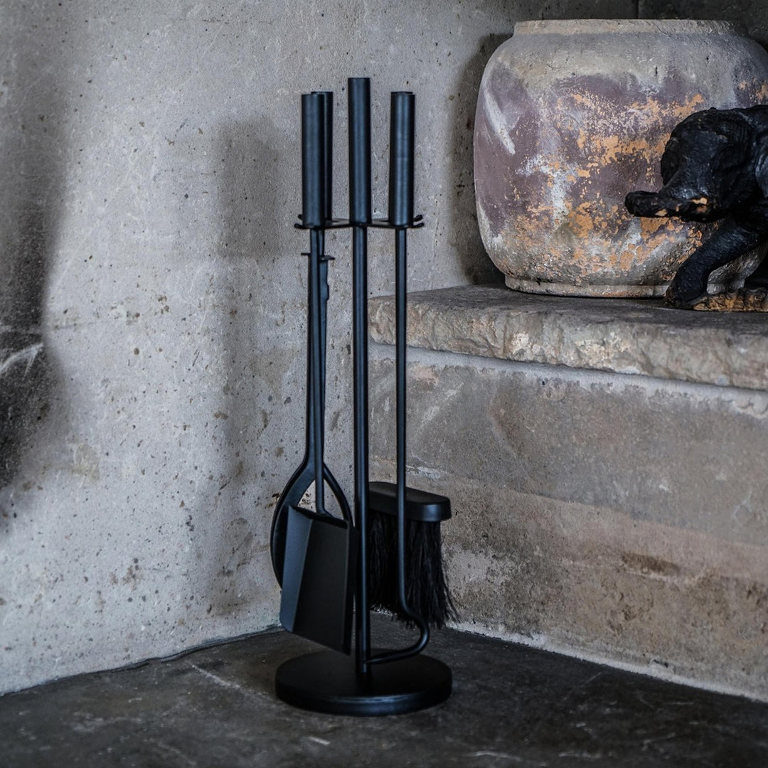 Iron Round Fireside Set Ivyline 2