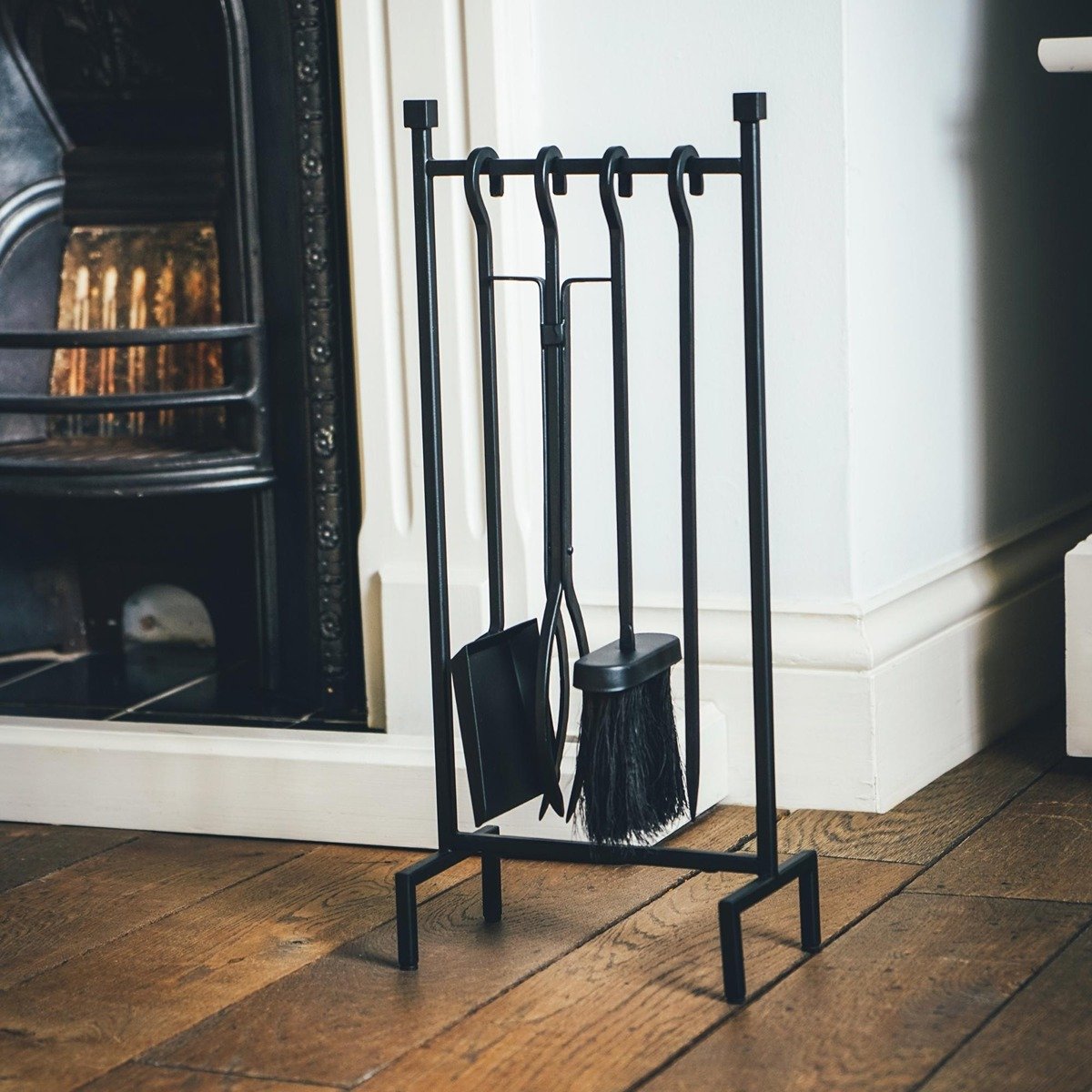 Ivyline Iron Hanging Fireside Set