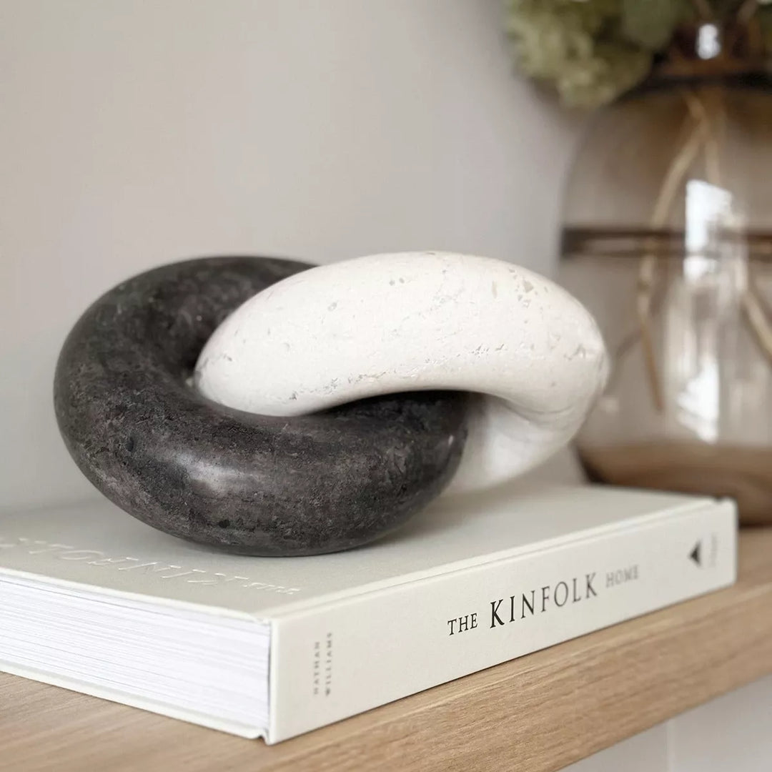 Chain Round Marble Ornament