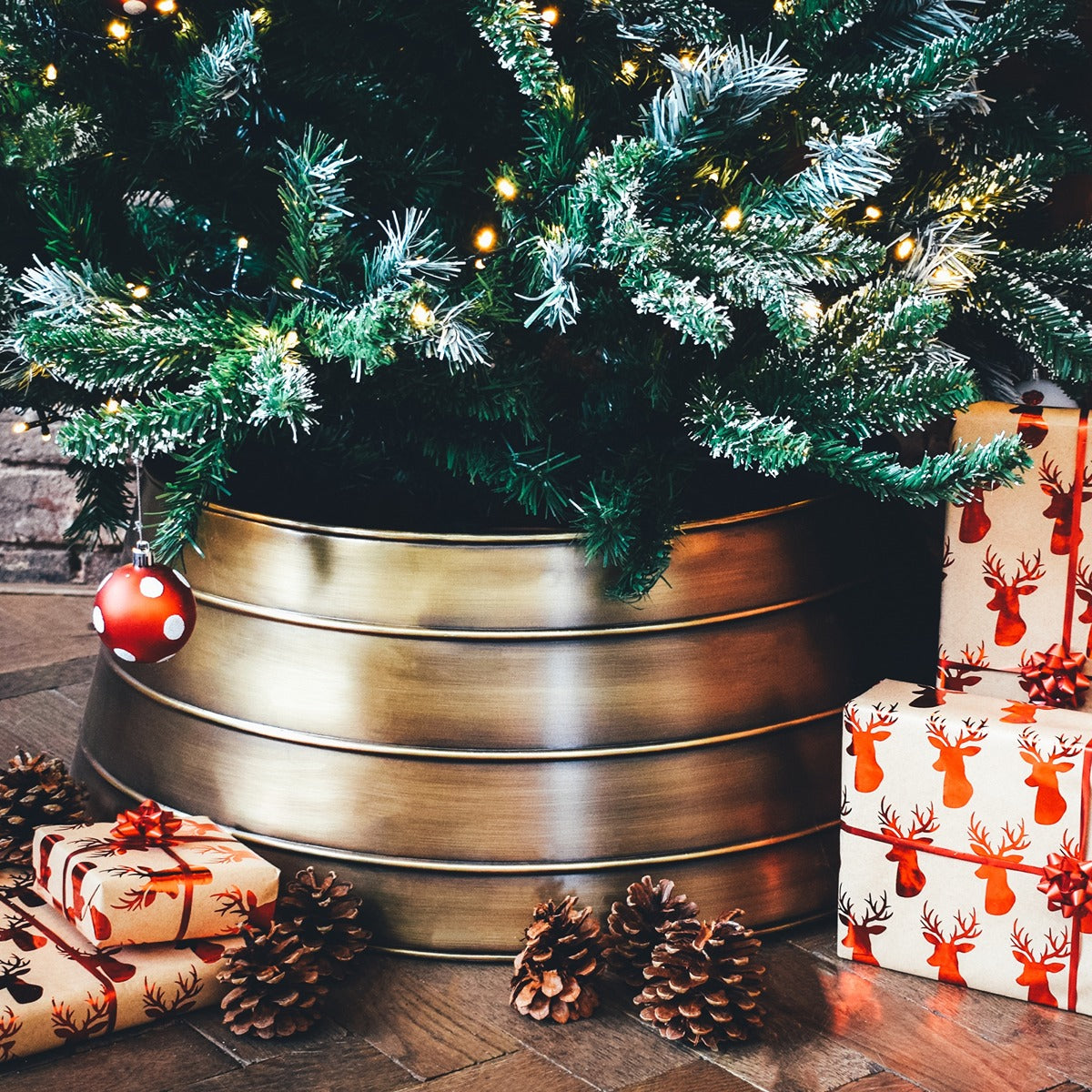 Ivyline Metal Christmas Tree Skirt in Gold