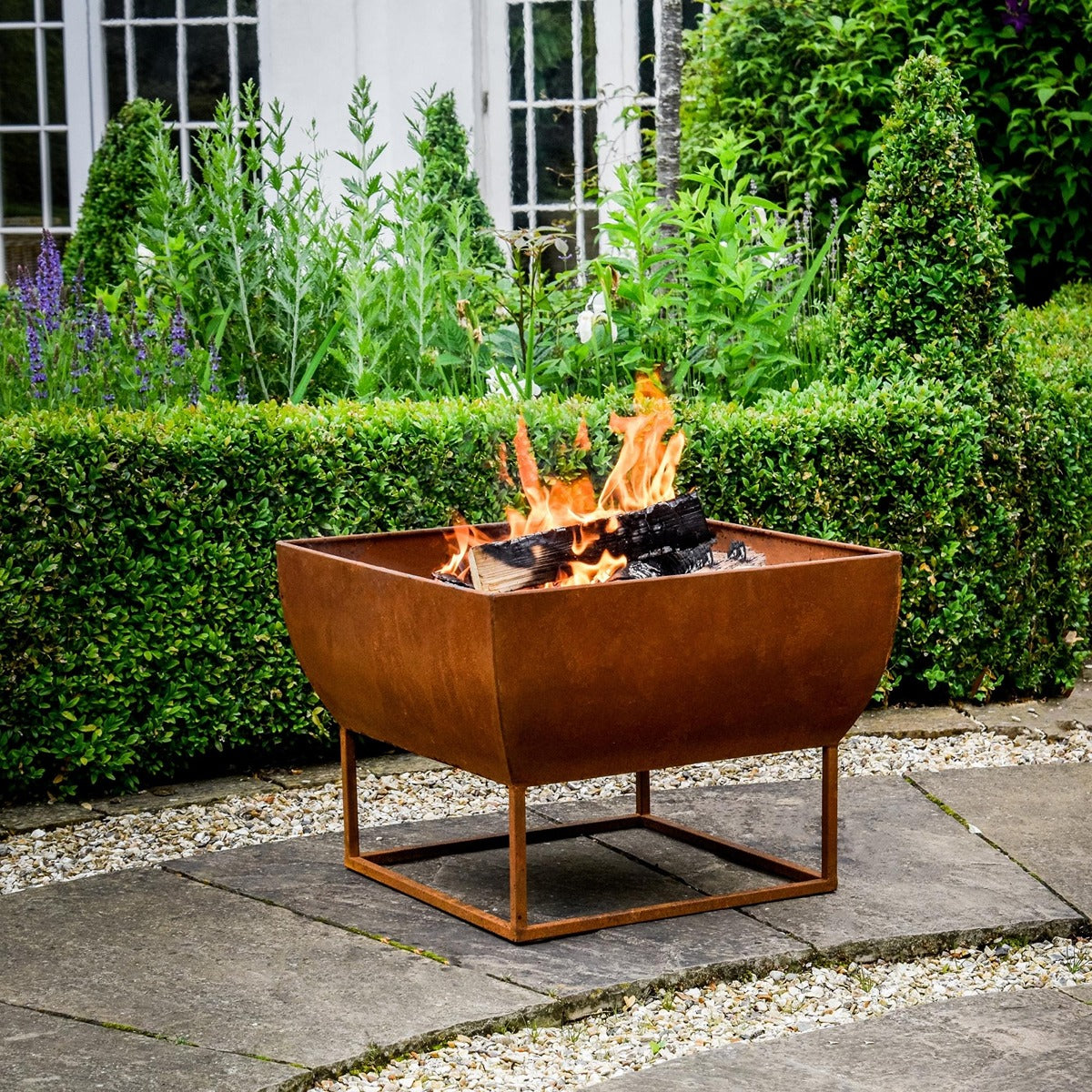 Ivyline Outdoor Windermere Fire Pit Rust Iron