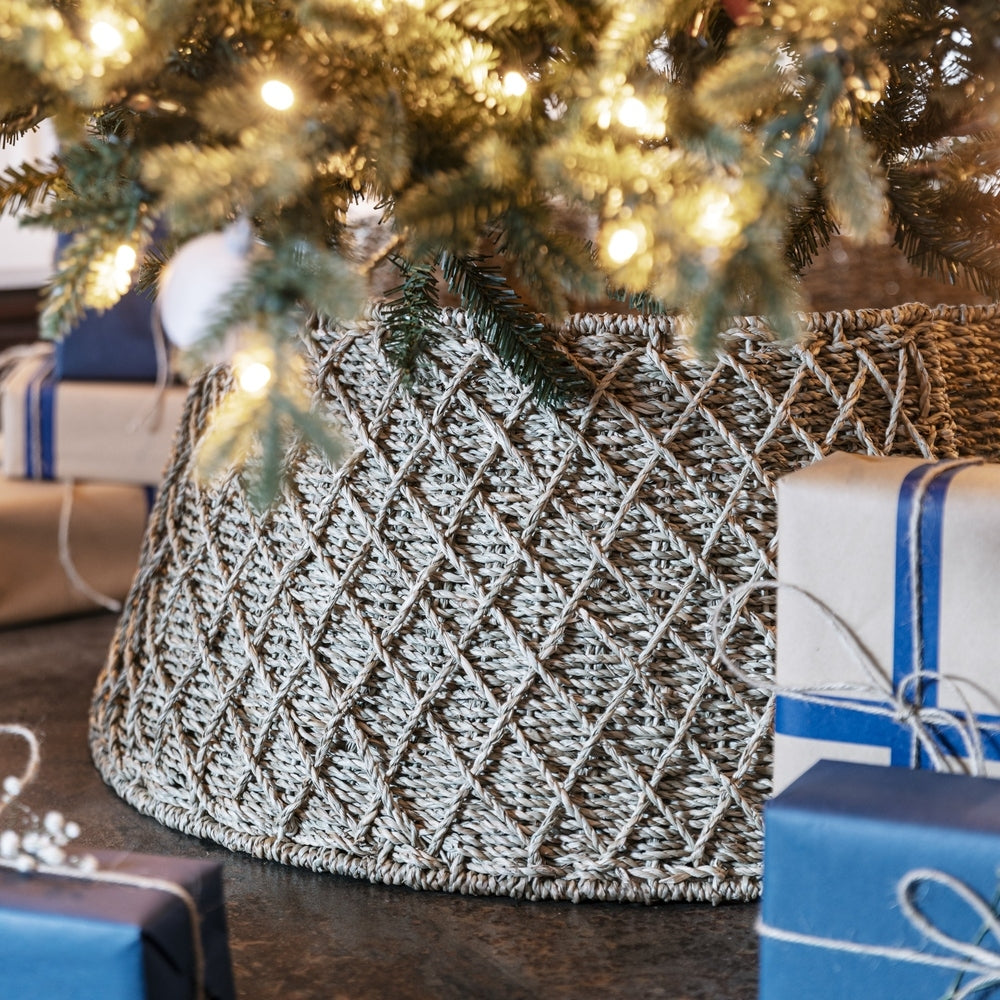 Foldable Diamond Round Wicker Tree Skirt Ivyline 1