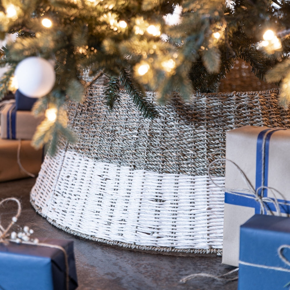 Foldable Round Wicker Stripe Tree Skirt Ivyline 3