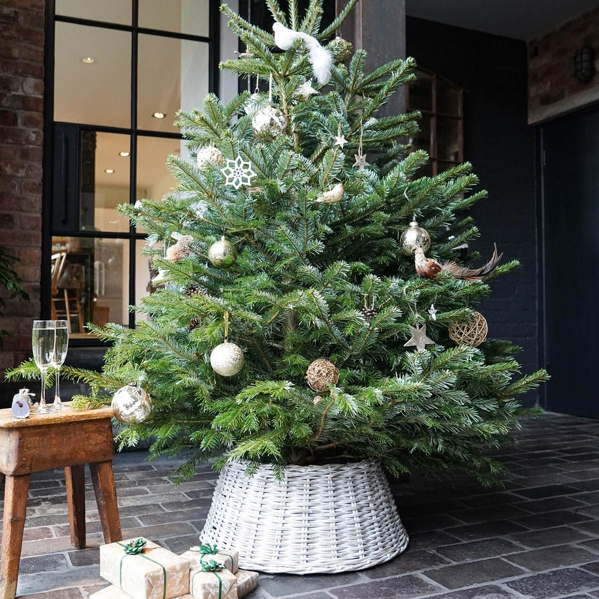 Ivyline Wicker Tree Skirt Round in White