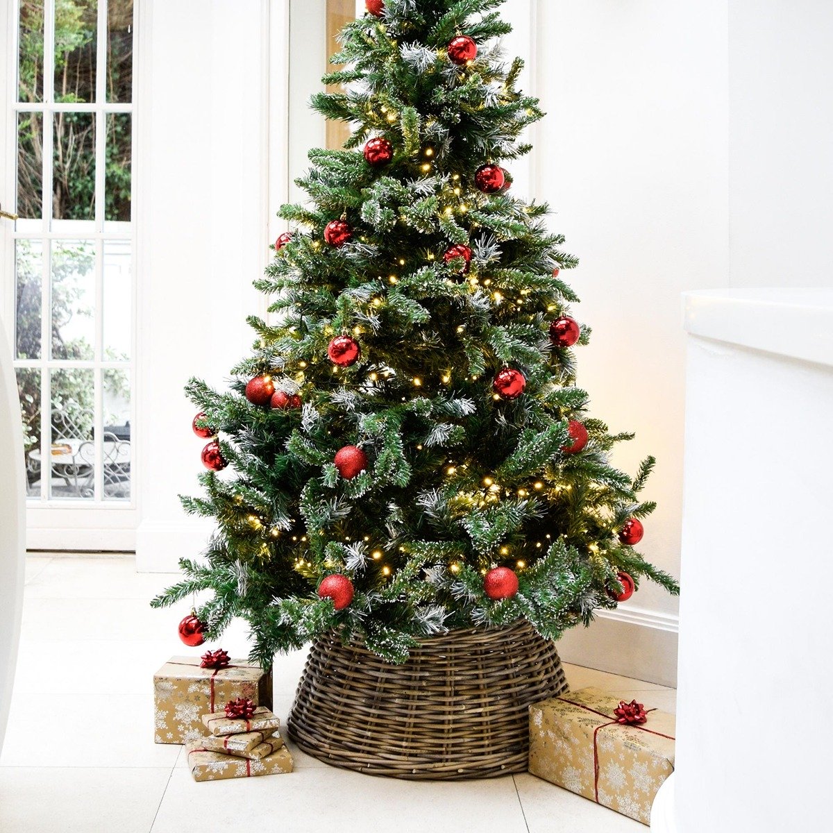 Ivyline Wicker Tree Skirt Round in Natural