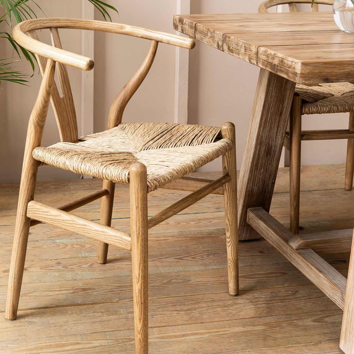 Garden Trading Chilthorne Wishbone Set of 2 Dining Chairs in Natural