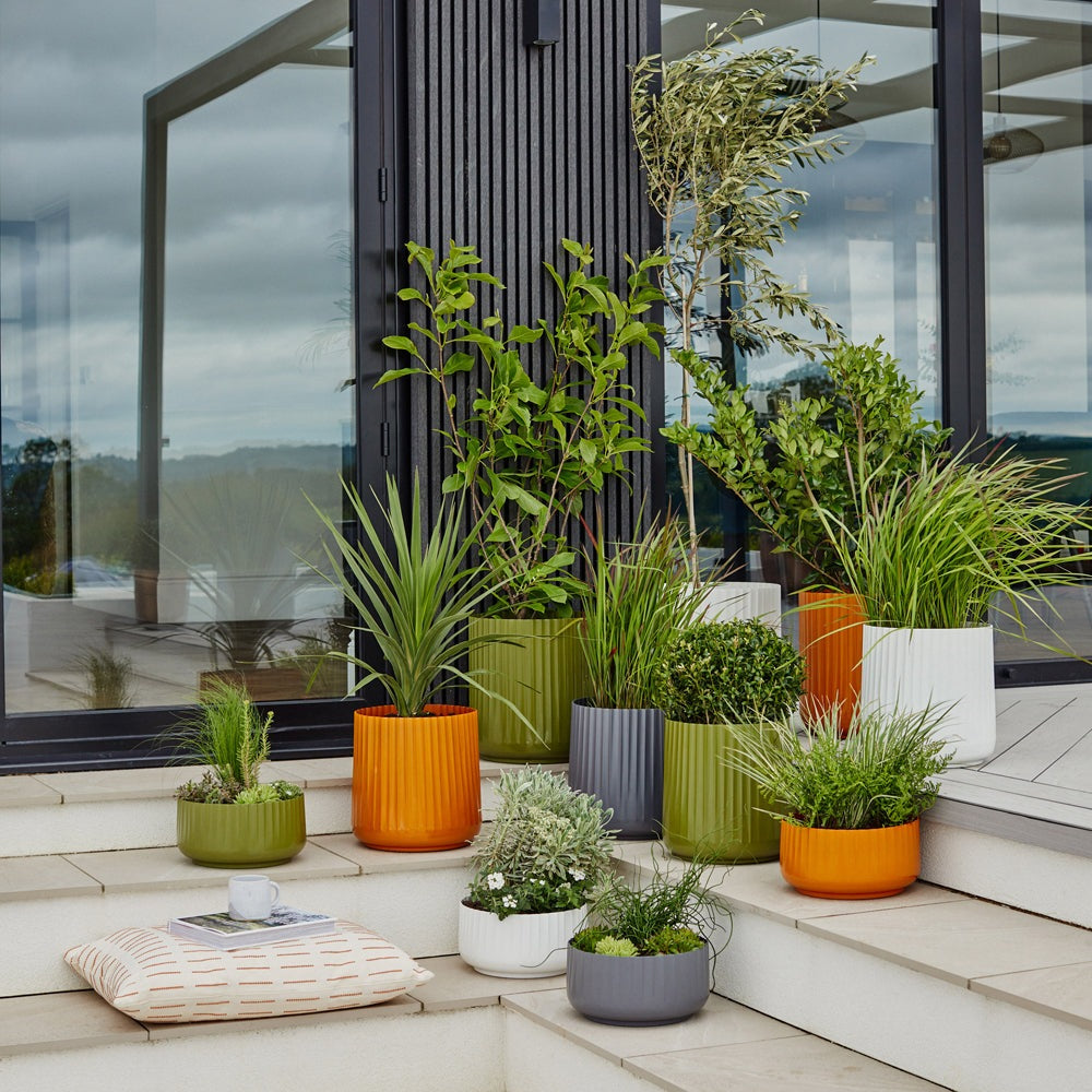 Ivyline Hudson White Corrugated Bowl Planter