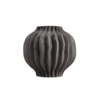 Liang & Eimil Fleuret Ii Black Vase