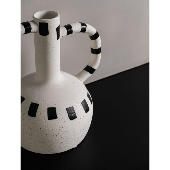 Irving Vase LiangAndEimil 4