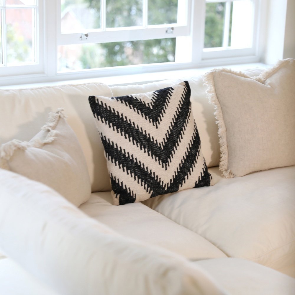 Light & Living Arrocca Hook Print Cushion Black White