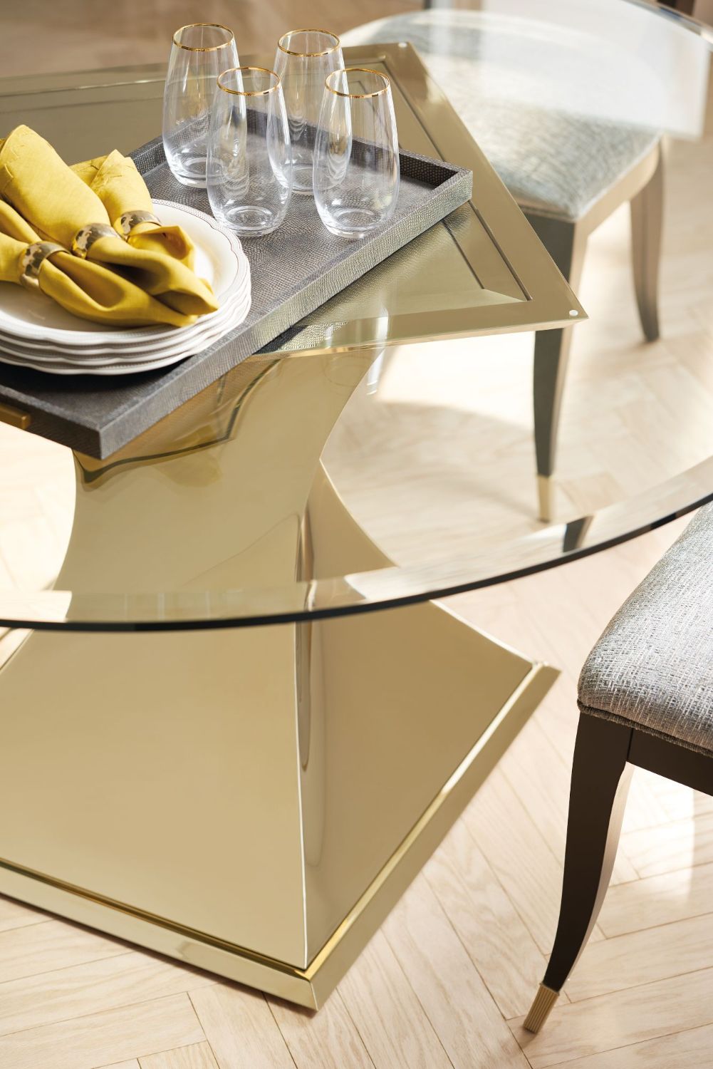 Caracole Classic Do A 360 Dining Table